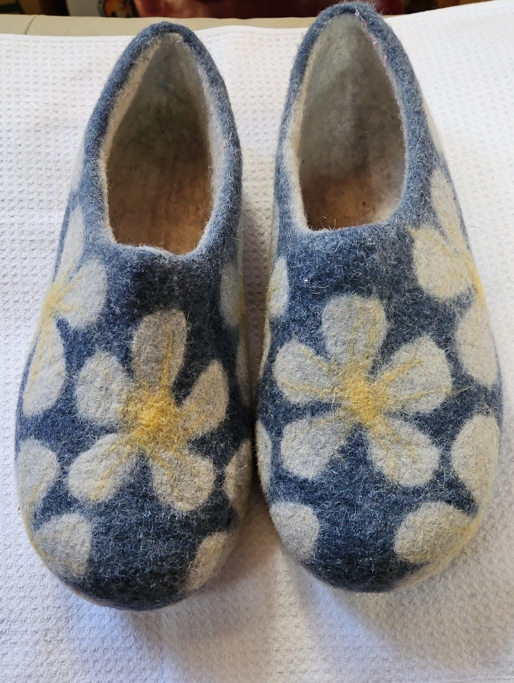 Tumar Art Group felted wool slippers, handcrafted in Kyrgyzstan Size M 39/40